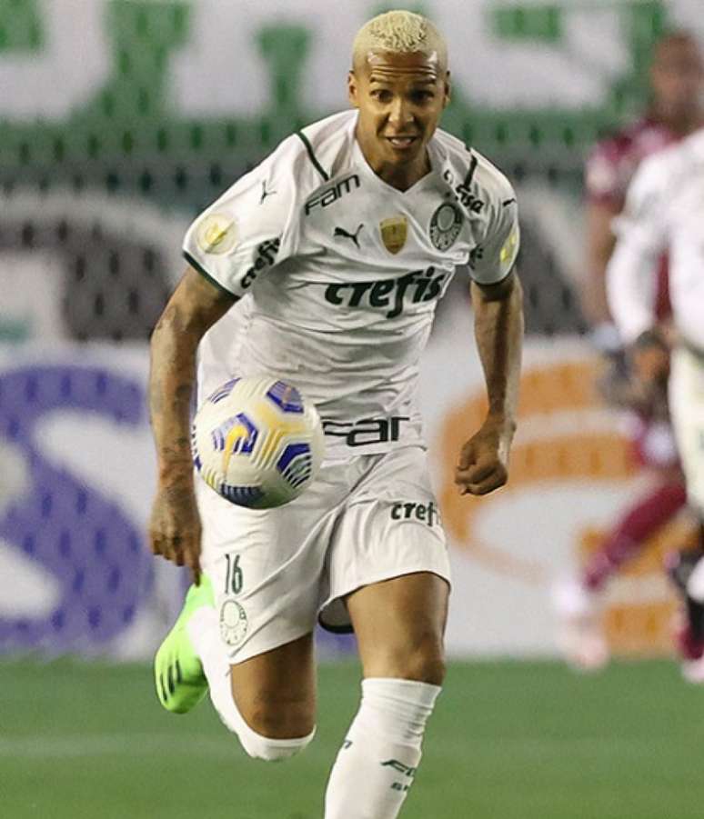 O camisa 16 marcou em sua primeira partida como titular após retornar ao Verdão (Foto: Cesar Greco)