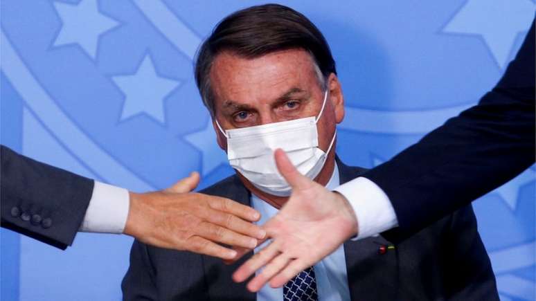 Bolsonaro citou relatório falso ao falar sobre número de morte pela covid-19