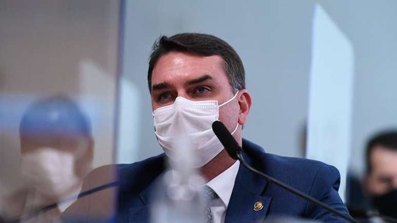 Flávio Bolsonaro tumultuou a sessão