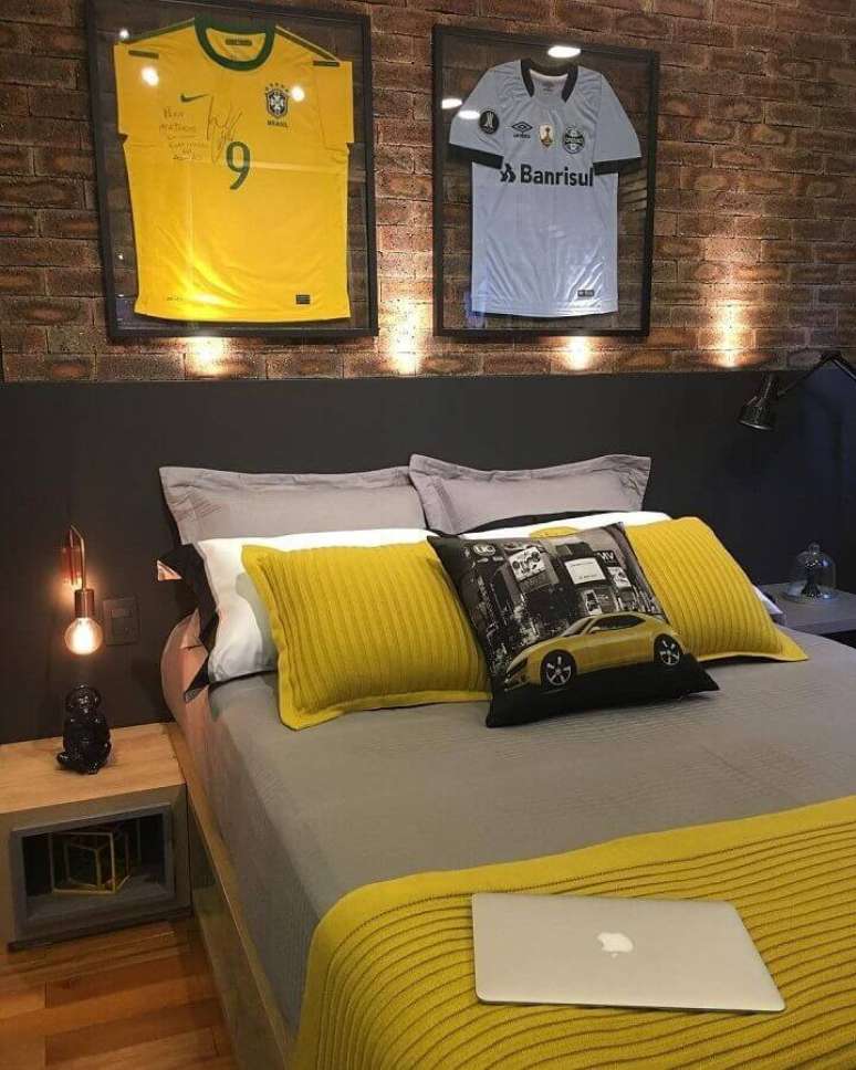 43. Quadros para quarto de homem decorado com estilo industrial &ndash; Foto: Laca Est&uacute;dio