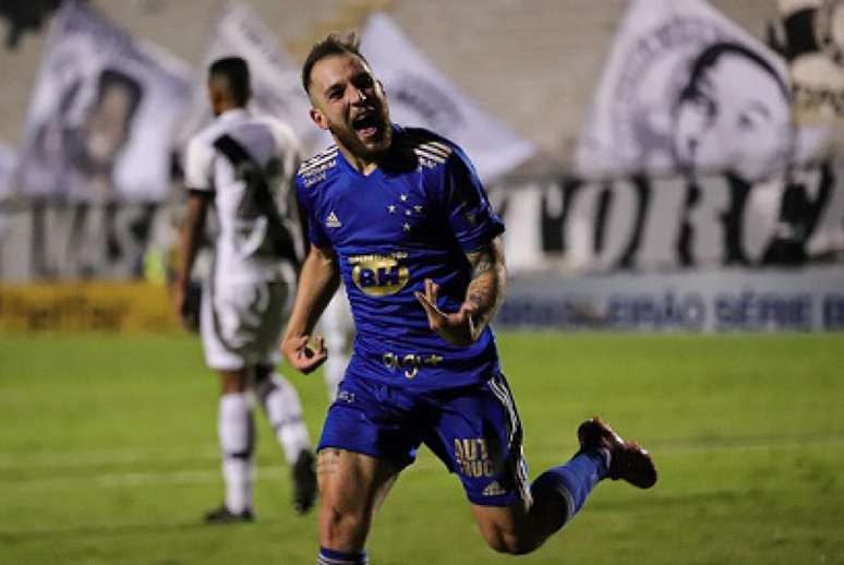 Bruno José jogou bem e ainda fez o gol da vitória celeste em Campinas-(Igor Sales/Cruzeiro)