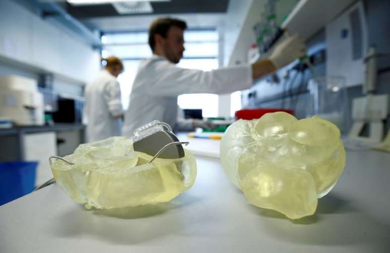 Exemplo de um desfibrilador implant&aacute;vel