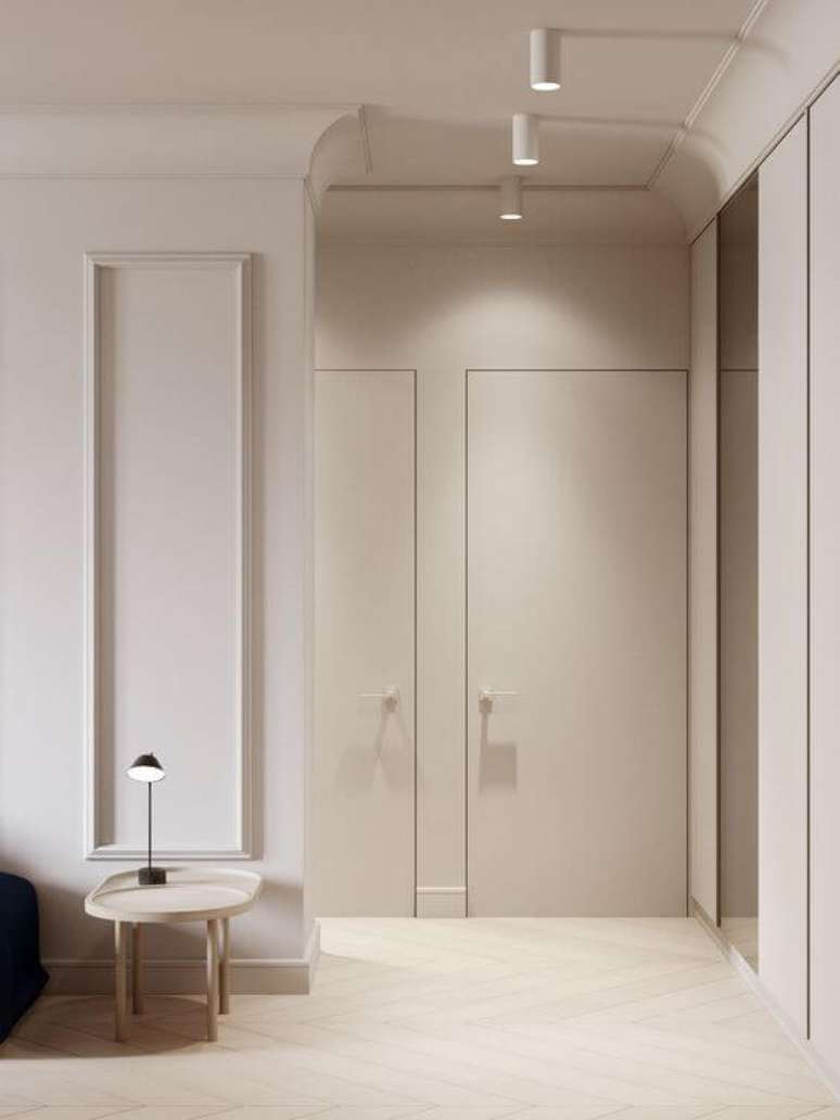 27. Sala com moldura de isopor na parede moderna – Foto Home Designing
