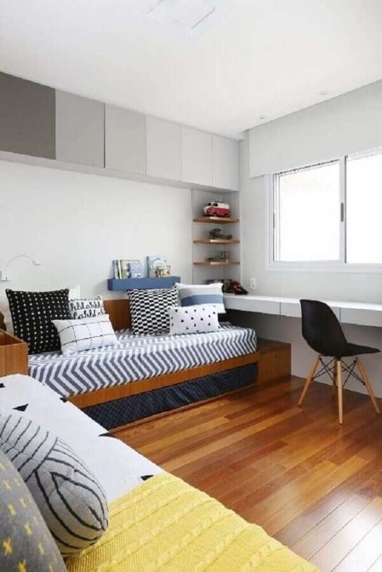 12. Bancada suspensa para decora&ccedil;&atilde;o de quarto de homem solteiro &ndash; Foto: Pinterest