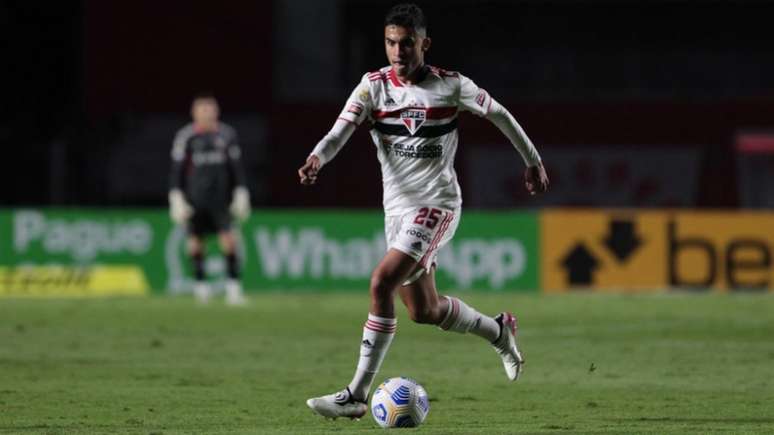 Nestor foi expulso ainda na primeira etapa (Foto: Rubens Chiri / saopaulofc.ne)