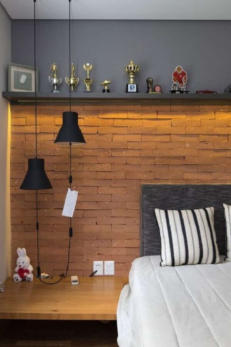 40. Parede tijolinho para decoração de quarto de homem – Foto: Casa de Valentina