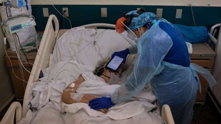 No Chile, altas taxas de contágio não diminuíram e hospitais continuam à beira do colapso