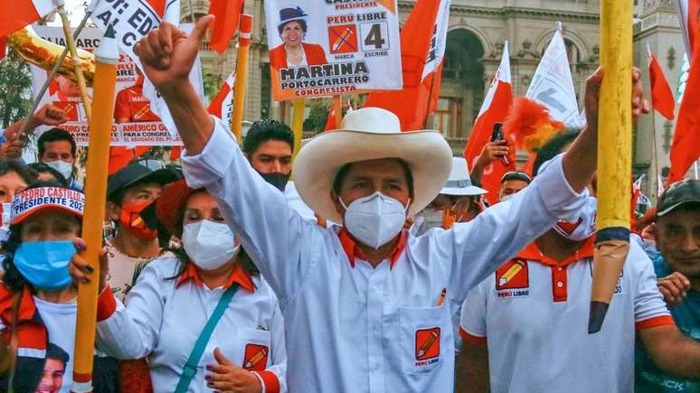 Alguns analistas distinguem Castillo e o Peru Libre, partido marxista que o elegeu