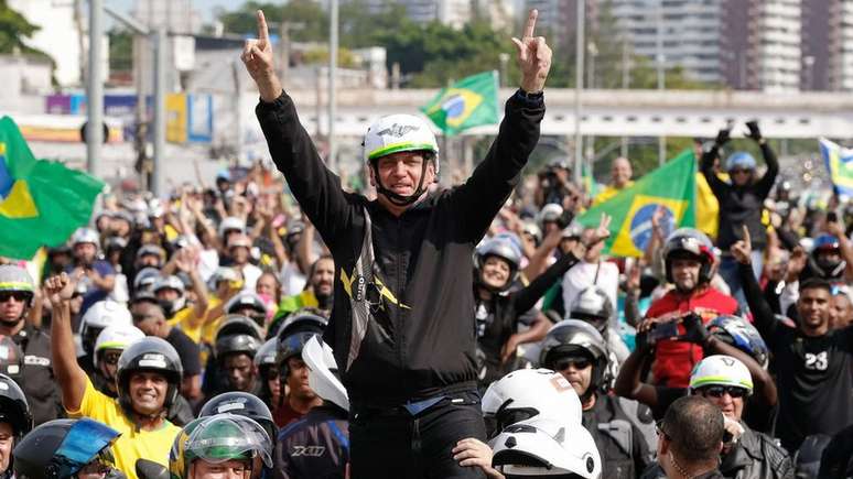 Com raro uso de máscaras, atos de motociclistas em apoio a Bolsonaro foram realizados em Rio, Brasília e São Paulo