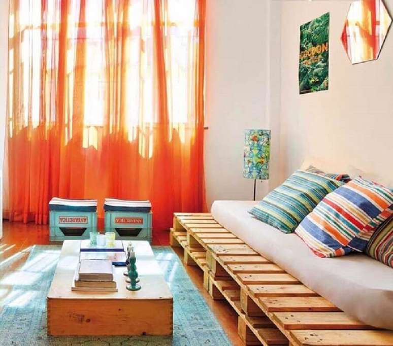 4. Além de trazer conforto, as almofadas podem contribuir para personalizar a sua decoração simples para sala e quarto – Foto: Pinterest