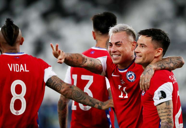 Eduardo Vargas comemora gol pelo Chile na Copa América