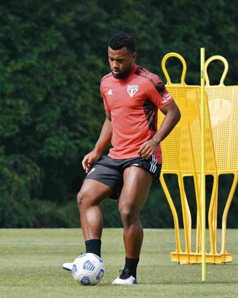 Luan começou a transição para o campo no São Paulo (Foto: Erico Leonan / São Paulo FC)