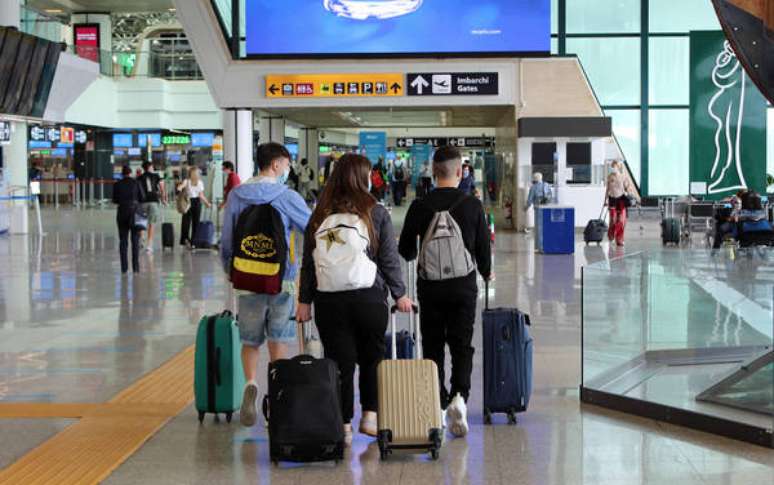 Movimentação no aeroporto de Fiumicino, nos arredores de Roma