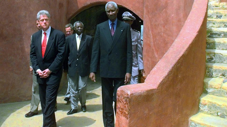 Presidente Clinton pediu desculpas pelo com&eacute;rcio de escravizados nos EUA em uma visita &agrave; &Aacute;frica em 1998