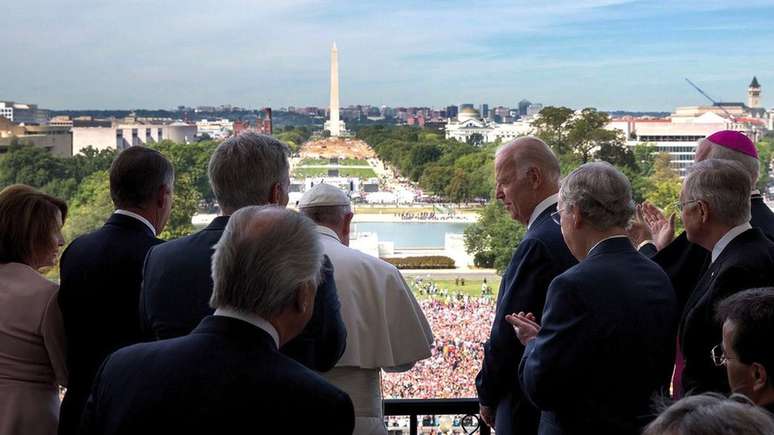 Papa Francisco e Joe Biden, que na época era vice-presidente dos EUA em foto de setembro de 2015, durante visita do pontífice a Washington