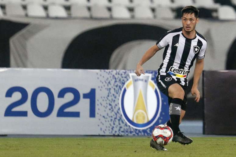 Luís Oyama em ação pelo Botafogo (Foto: Vítor Silva/Botafogo)