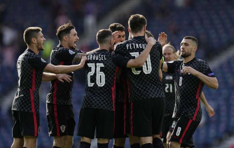 Jogadores da Croácia comemoram gol de empate contra a República Tcheca em partida da Eurocopa
18/06/2021 Pool via REUTERS/Petr David Josek