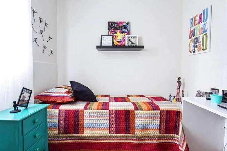 25. Decora&ccedil;&atilde;o simples para quarto