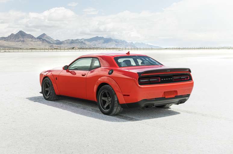 Dodge Challenger terá que se reinventar para brigar sem o poderoso motor Hellcat.