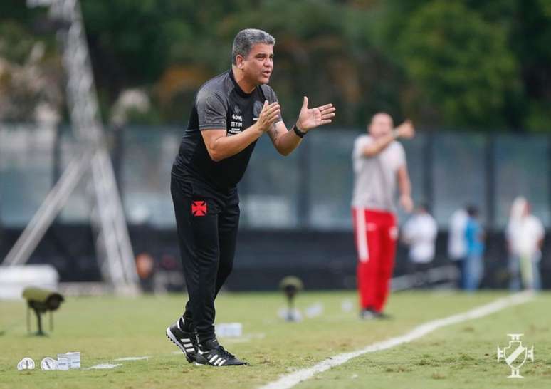 Marcelo Cabo elogiou a postura da equipe na vitória sobre o CRB por 3 a 0, em São Januário (Rafael Ribeiro/Vasco)
