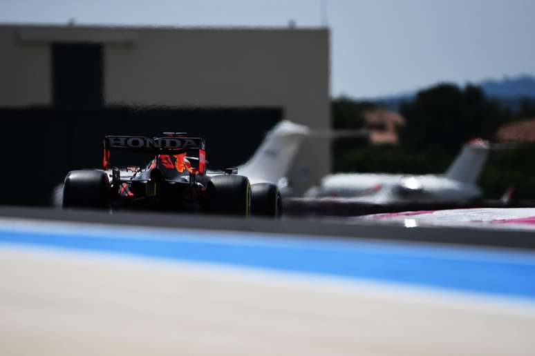 Max Verstappen voou nesta manhã de sábado no circuito de Paul Ricard 