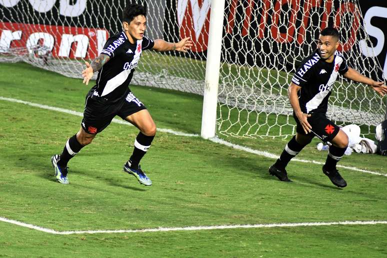 O jogador German Cano do Vasco comemora gol durante a partida entre Vasco e CRB, válida pela Série B do Campeonato Brasileiro no estádio São Januário no Rio de Janeiro, RJ. neste sábado (19). 