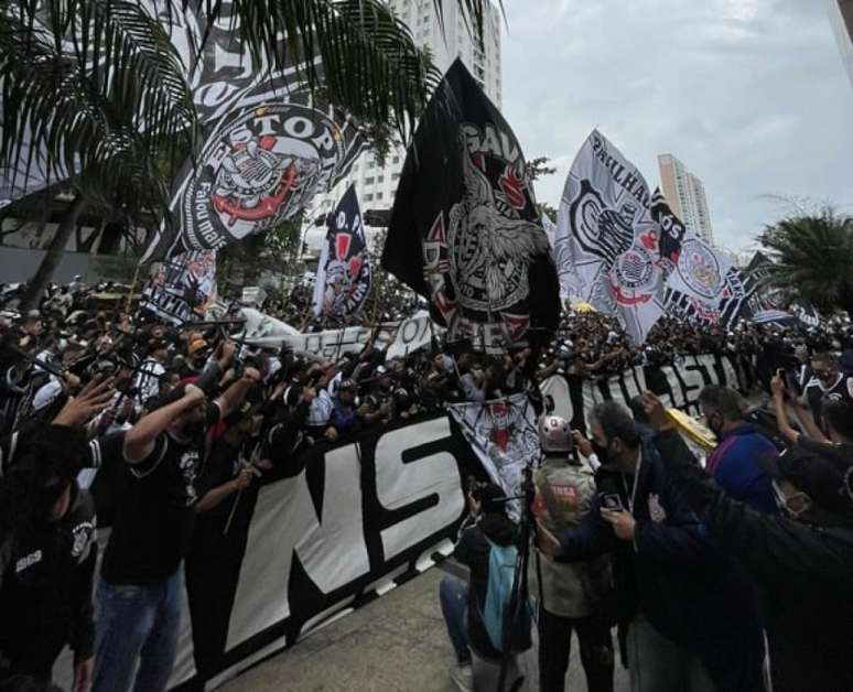 Organizadas do Corinthians fizeram uma grande manifestação neste sábado (Foto: Divulgação/Gaviões da Fiel)