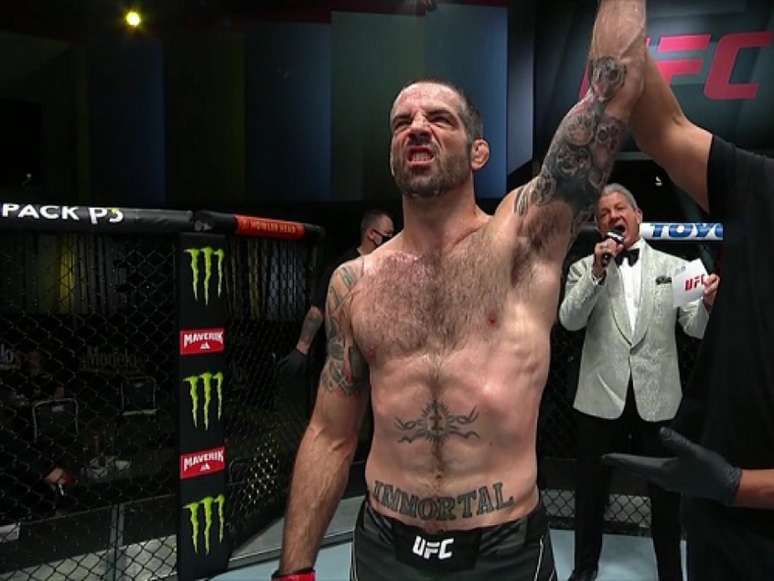 Matt Brown faturou R$ 255 mil pelo bônus de Performance da Noite (Foto: Reprodução/ESPN)