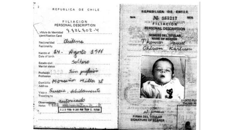 C&oacute;pia do passaporte de Daniel em 1977. Ele foi levado do Chile quando tinha cinco semanas de idade