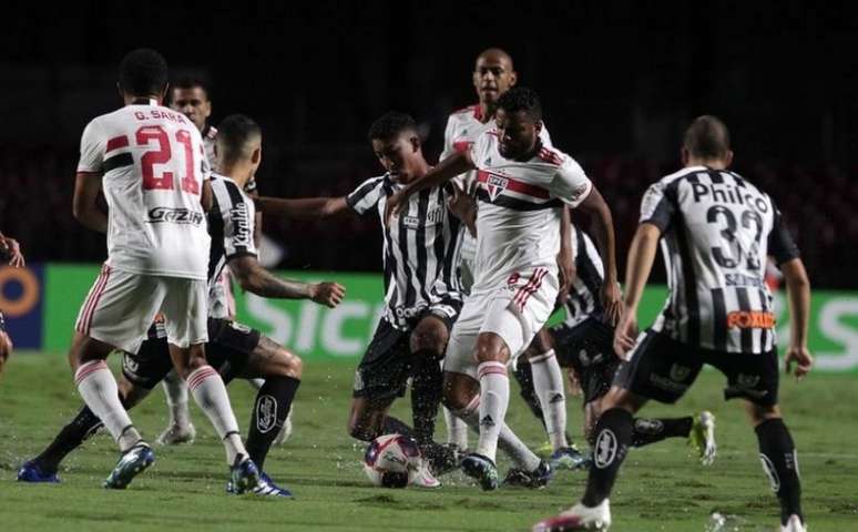 São Paulo e Santos se enfrentam neste domingo, na Vila Belmiro (Foto: Rubens Chiri / saopaulofc.net)