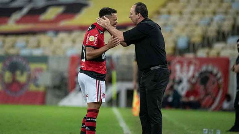 Muniz marcou dois gols neste sábado e chegou a nove na temporada (Foto: Alexandre Vidal/Flamengo)
