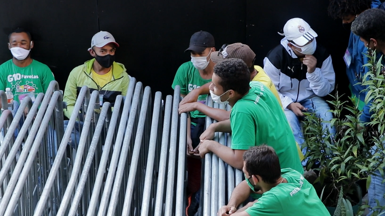 Em Paraisópolis, 200 jovens foram contratados para ajudar na coordenação dos mais de 600 'presidentes de rua'