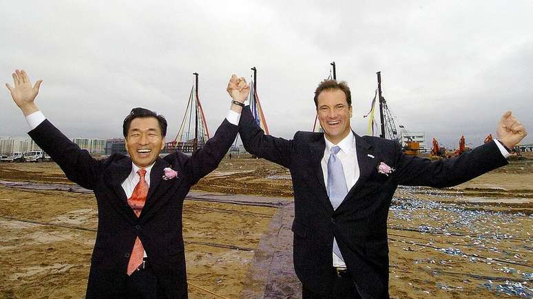 Songdo &eacute; um dos maiores empreendimentos imobili&aacute;rios p&uacute;blico-privados do mundo; acima, dois dos promotores do projeto