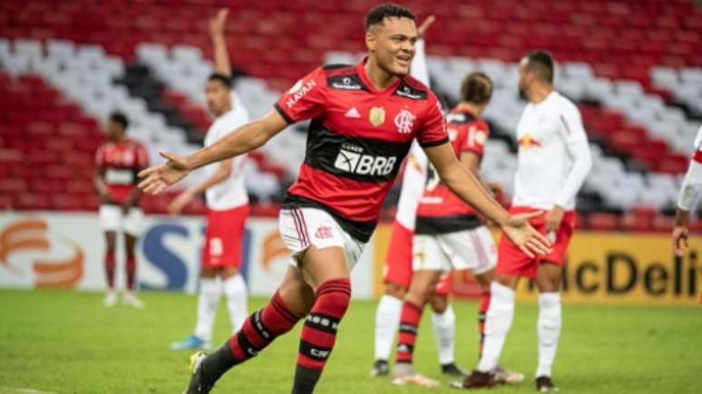 Com os dois gols deste sábado, Muniz chegou a nove gols na temporada (Foto: Alexandre Vidal/Flamengo)