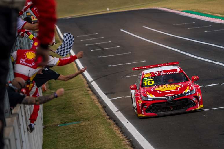 Zonta marcou sua primeira vitória na Stock Car em 2021 