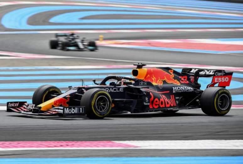 Max Verstappen venceu Lewis Hamilton na França (Foto: CHRISTOPHE SIMON / AFP)