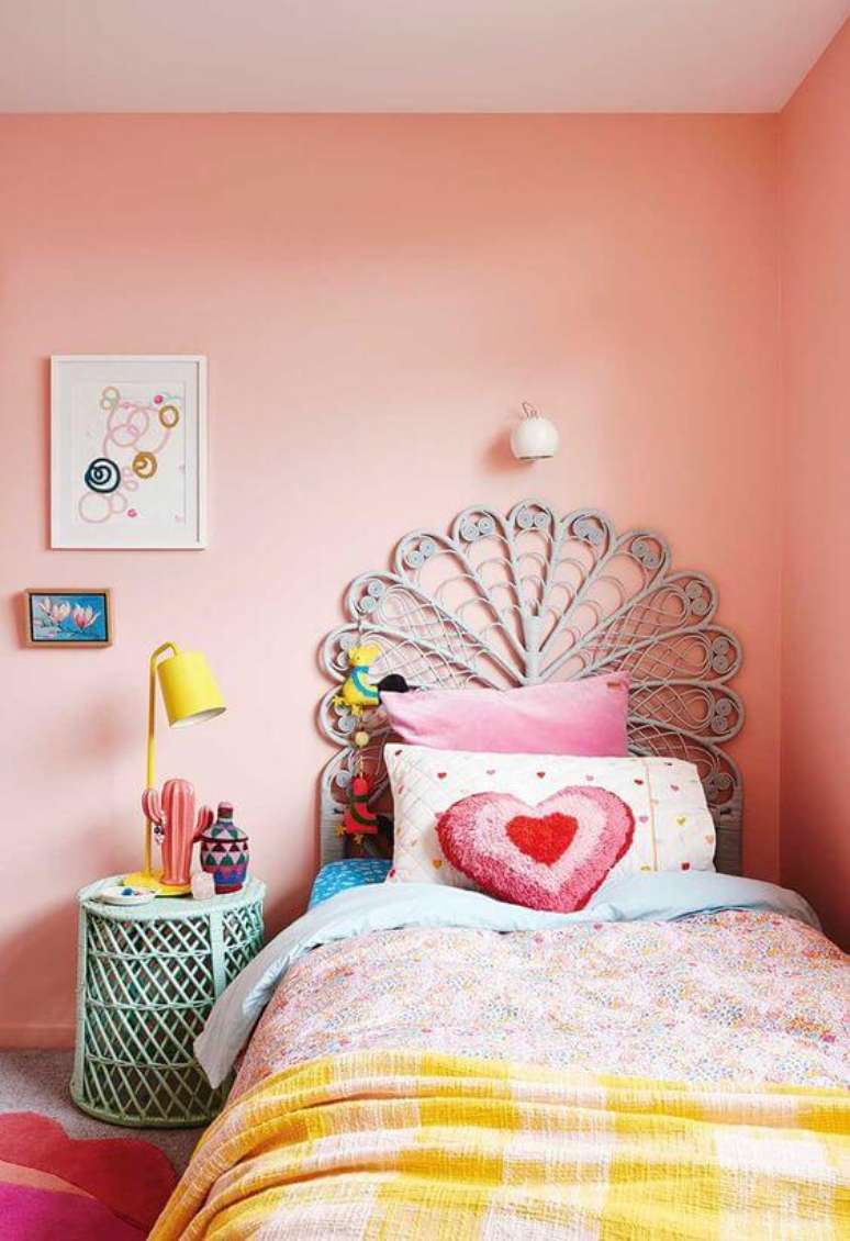 60. Cor pessego na parede do quarto feminino – Foto Casa de Valentina