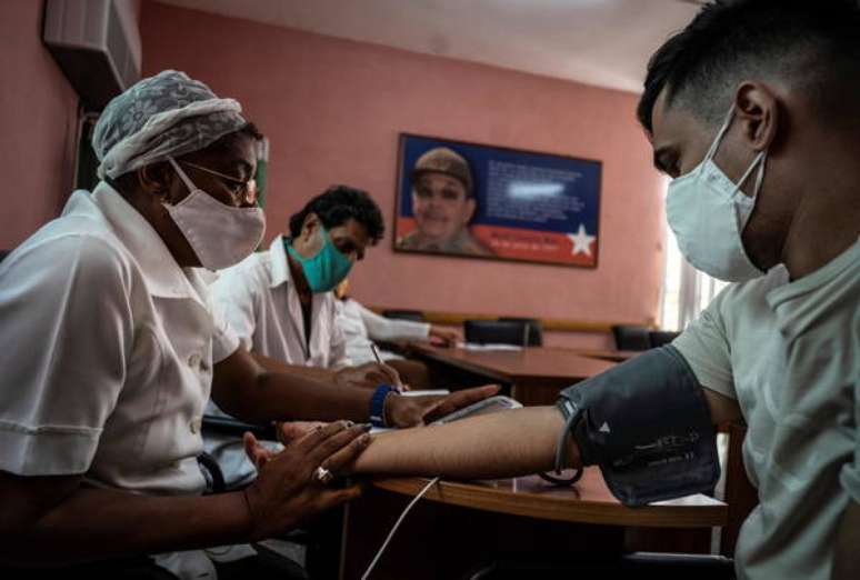Teste clínico da vacina cubana Soberana 02, em Havana, 24 de março de 2021