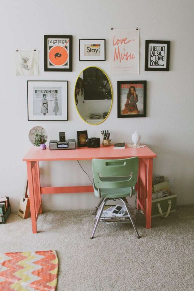 29. Escrivaninha cor pessego para quarto moderno – Foto Pinterest