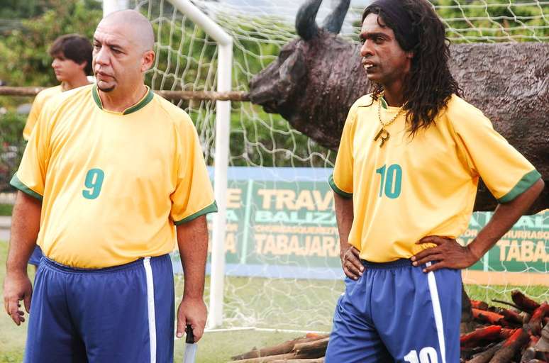 Bussunda e Hélio de la Peña na Alemanha vestidos como Ronaldo Fenômeno e Ronaldinho Gaúcho no 'Casseta e Planeta', dias antes da morte do humorista, em 2006