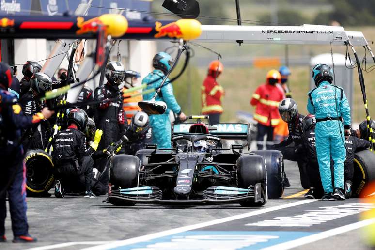 O pit-stop de Valtteri Bottas acabou gerando uma série decisões equivocadas da Mercedes 