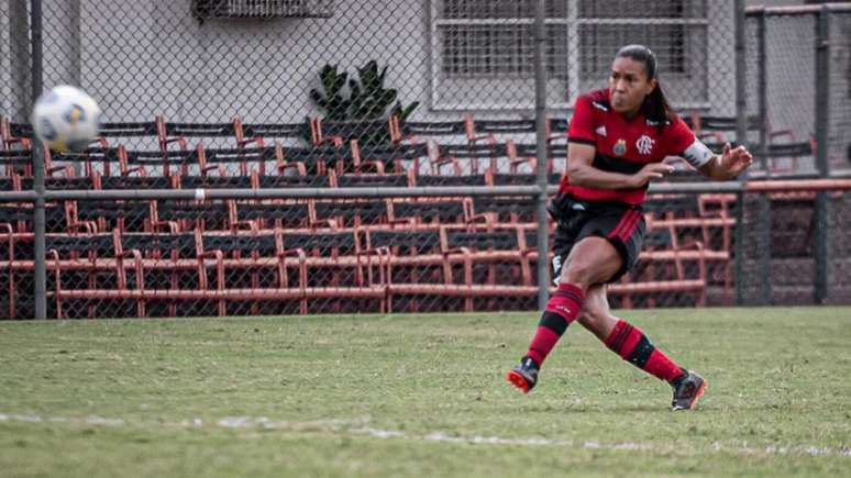 Aos 41' do segundo tempo, Ana Carla marcou de falta contra o Avaí/Kindermann (Foto:Paula Reis / Flamengo)