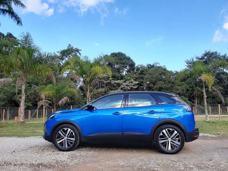 Peugeot 3008 GT Pack: SUV diusputa segmento C num nível mais elevado.