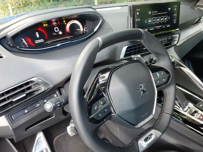 Peugeot 3008: novo quadro de instrumentos digital e multimídia de 10" na versão GT Pack.