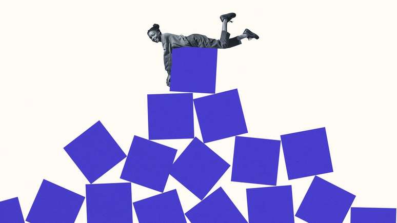 As pir&acirc;mides das organiza&ccedil;&otilde;es passam a gerar camadas que n&atilde;o t&ecirc;m outro prop&oacute;sito a n&atilde;o ser introduzir hierarquias, que ajudam a promover os funcion&aacute;rios para agrad&aacute;-los e mant&ecirc;-los motivados