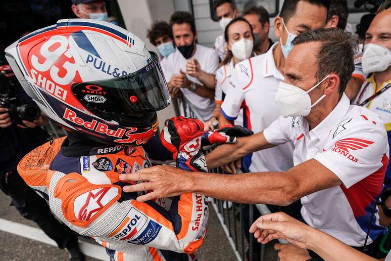 Marc Márquez e Alberto Puig celebram vitória em Sachsenring 