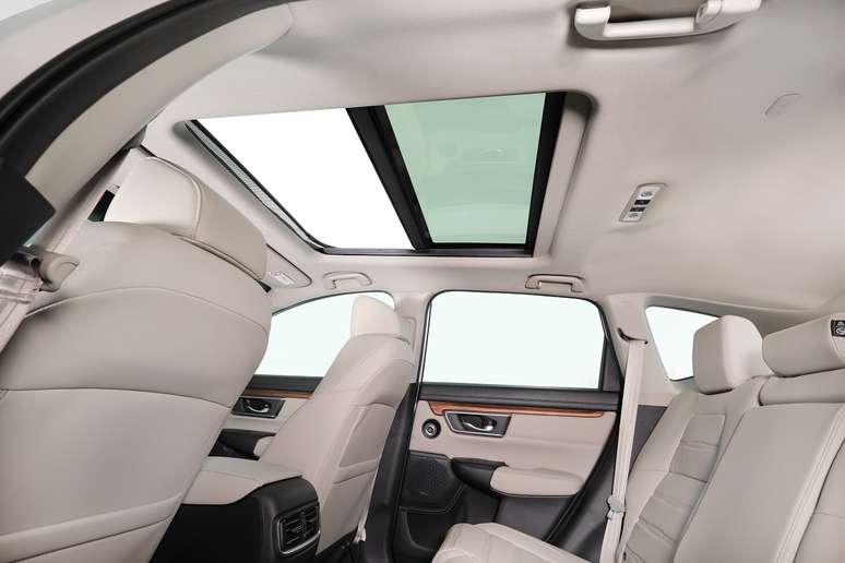 Honda CR-V Touring 2021: teto solar panorâmico aumenta bem-estar a bordo.