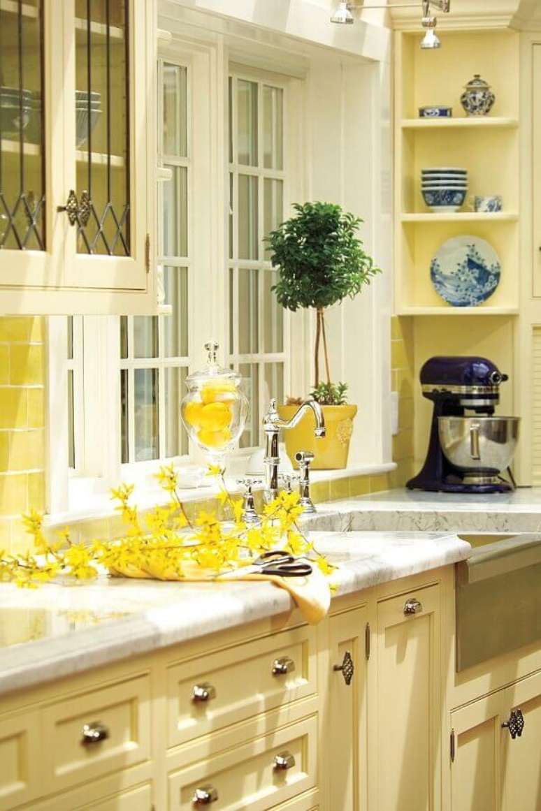 6. Decoração vintage com cores pastéis para cozinha amarela – Foto: Pinterest
