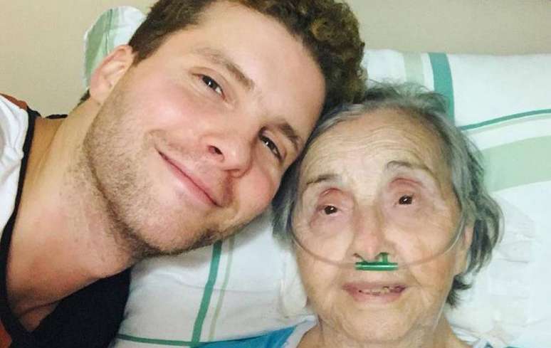 Thiago Fragoso publicou uma selfie com a avó Edith