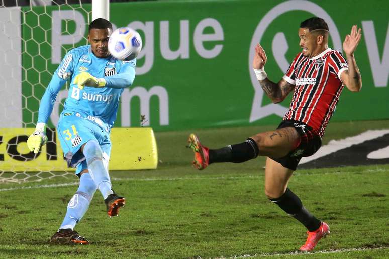 Luciano sofreu lesão na coxa no jogo contra o Santos